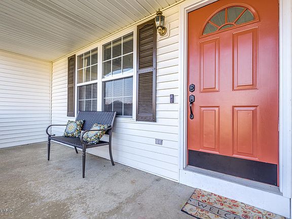 3rd image of 5884 Thistlewood Ave