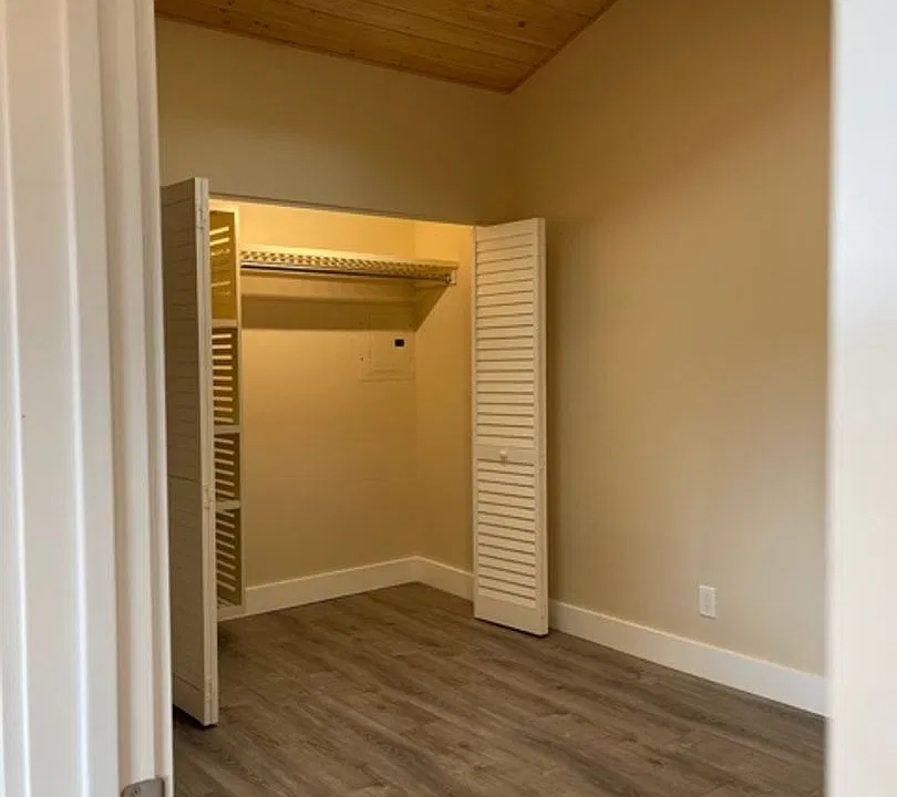 115 S Holokai Rd