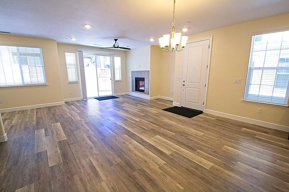 3 bed, 2.5 bath, 1654 sqft, $3,000 — Photo 3