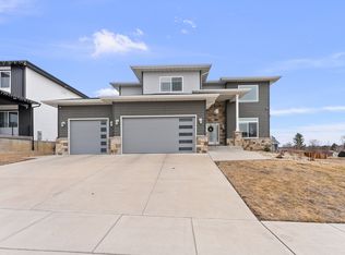 3717 N Birchwood Ave, Davenport, IA 52806