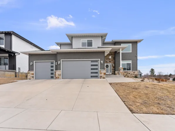 3717 N Birchwood Ave, Davenport, IA 52806