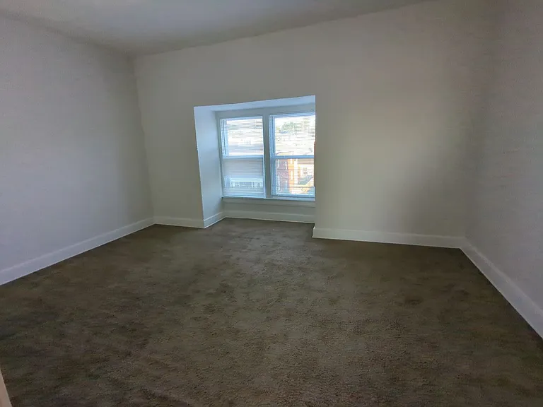 1529 W King St — Photo 25