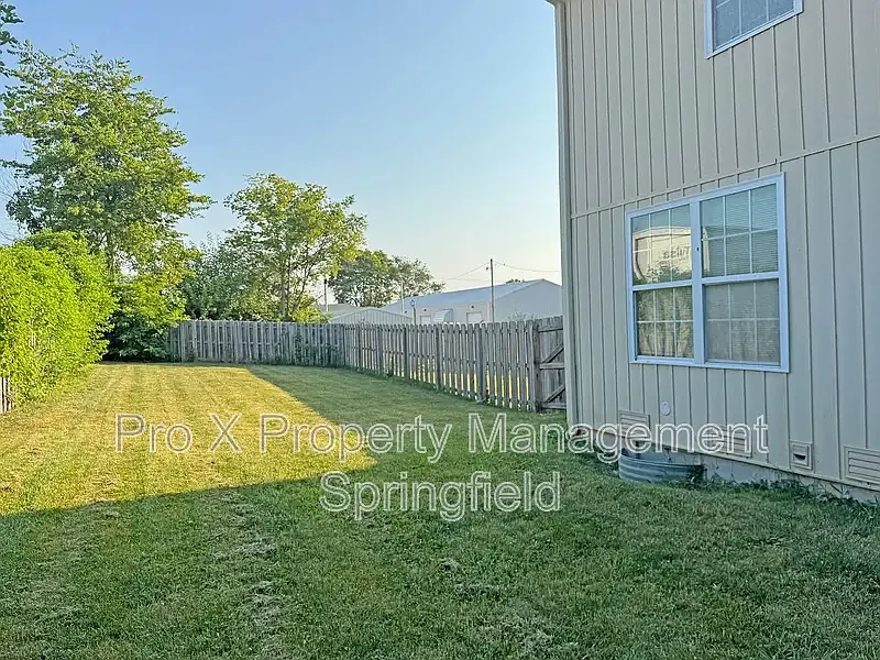 717 E Watermill Cir