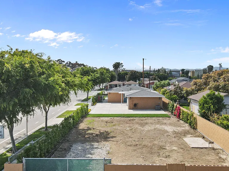 2508 Colonia Ave — Photo 18