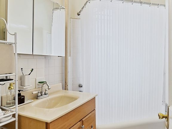 4th image of 527 W 110th St APT 91