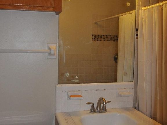 5th image of 803 23rd Ave N