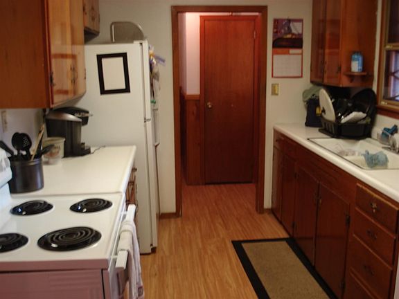 3rd image of 2252 Mansell St