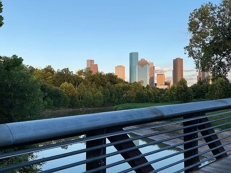 5 minute walk from Buffalo Bayou and a daily routine for many of the residents to embrace nature steps away!