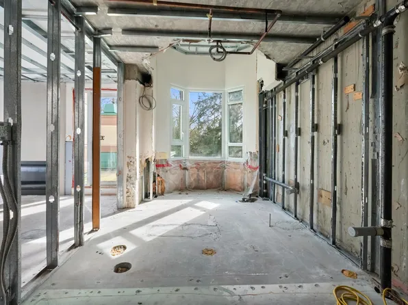 348 Taylor Way, West Vancouver, BC V7T 2Y1