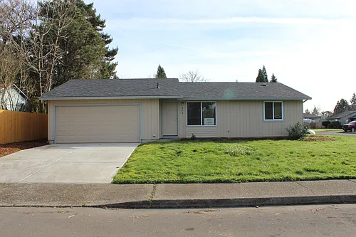 262 NE 34th Pl Photo 1