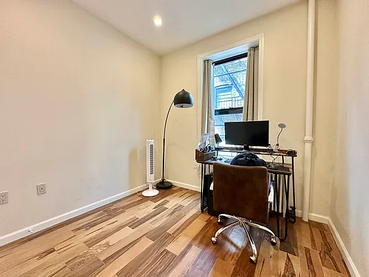Rented by Astoria Realty | media 15