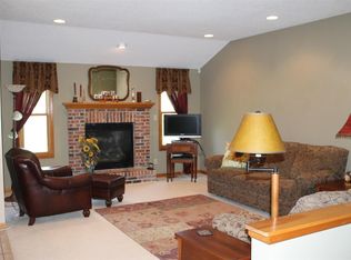 2470 SW Kingsrow Rd, Topeka, KS 66614