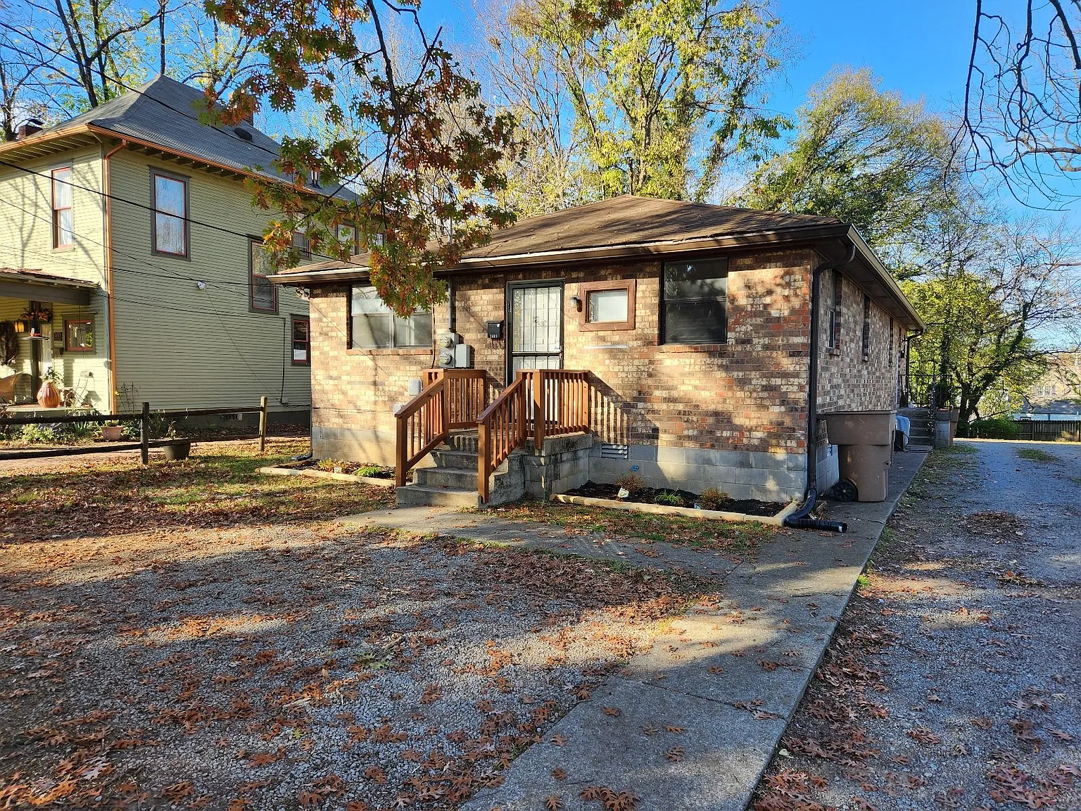 2 bed, 1.0 bath, 702 sqft, $1,600 — Photo 3