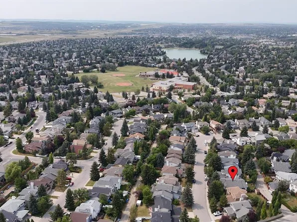 15 S Sunrise Cres SE, Calgary, AB T2X 3A1