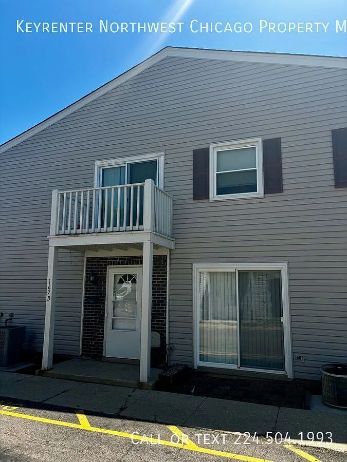 Spacious and well-maintained 3-bedroom, 1-bath condo available in a convenient Bartlett location! — Photo 1