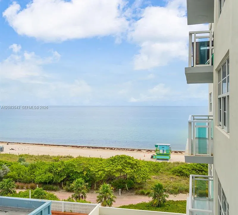 6917 Collins Ave #706
