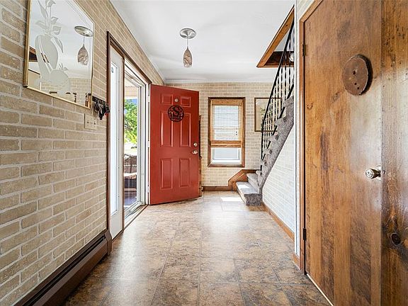 2nd image of 415 Birdsall St