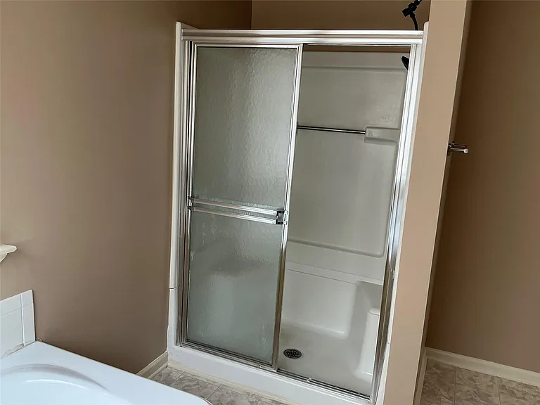 48161 Nottinghill Ln — Photo 31