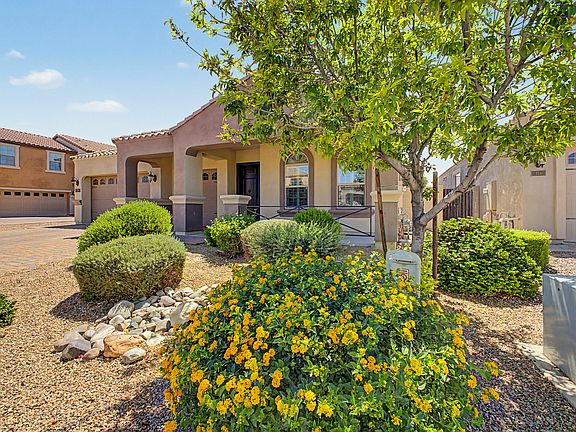 2nd image of 233 E Crescent Pl