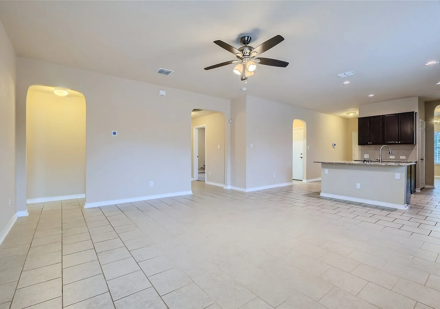 Home with an inground pool! Less than 4 miles from Lackland AFB — Photo 4