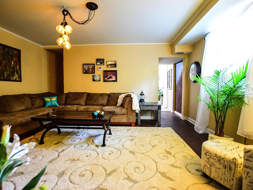 2nd image of 454 Dunbar St SW #454