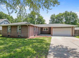 1212 N Dry Creek Dr, Derby, KS 67037