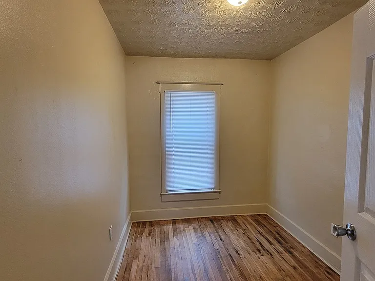 534 N Alton Ave — Photo 2