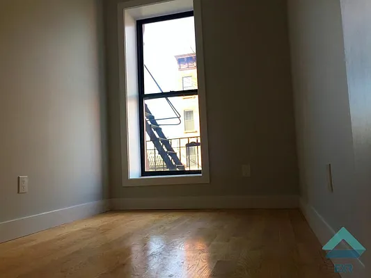 Rented by EXR | media 50