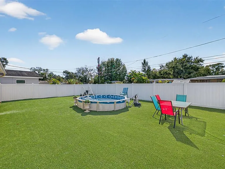 5900 Cypress St N — Photo 26
