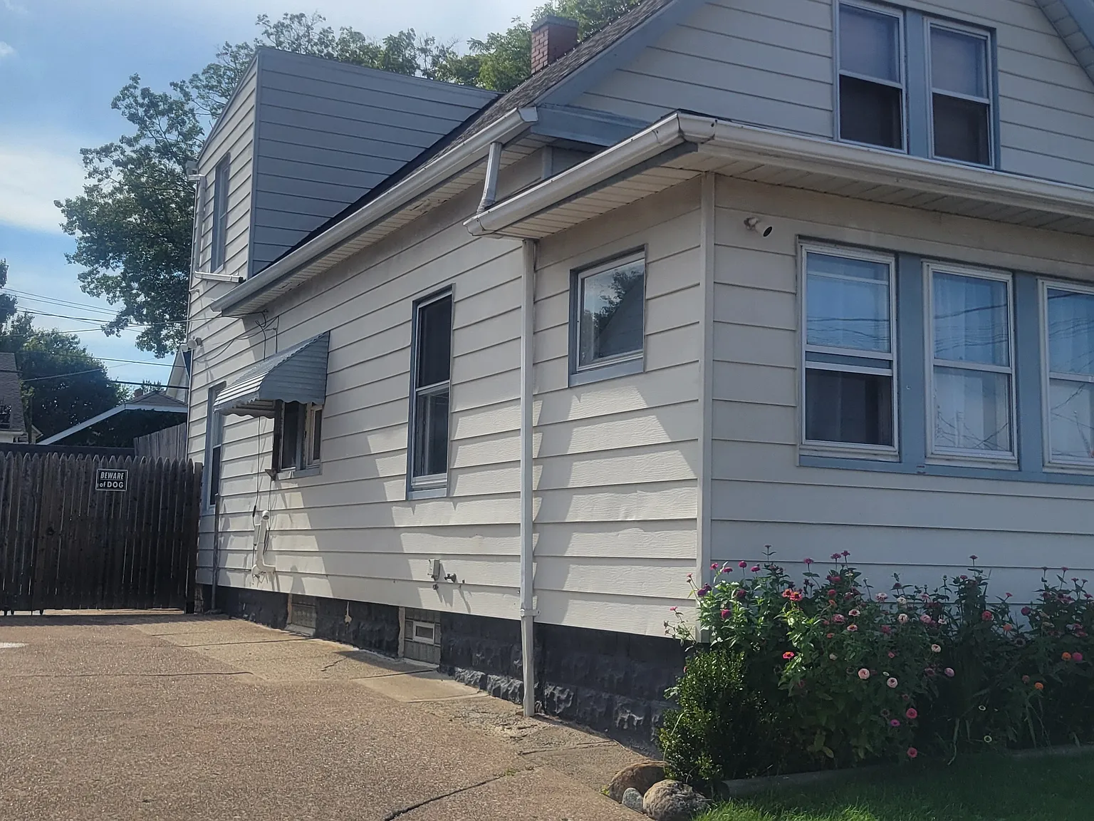 3 bed, 1062 sqft, $1,600 — Photo 2