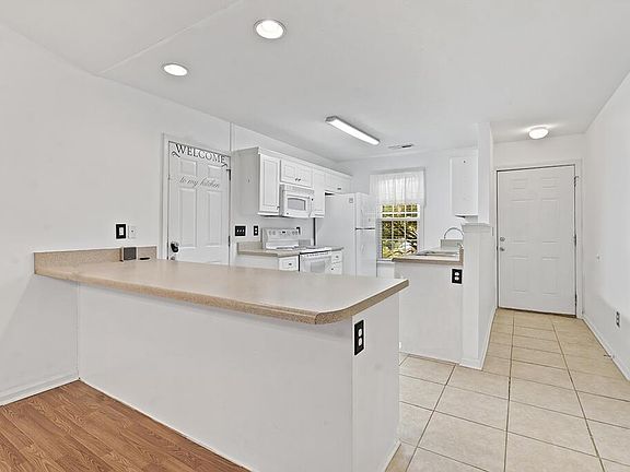 4th image of 108 Rhett Ct