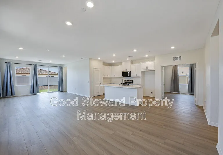 1231 Trojan Cir — Photo 18