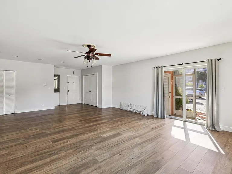 1450 N Riverside Dr #101 — Photo 5