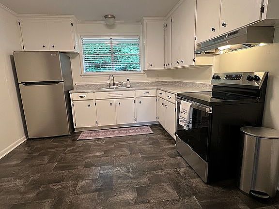 Eat-in Kitchen