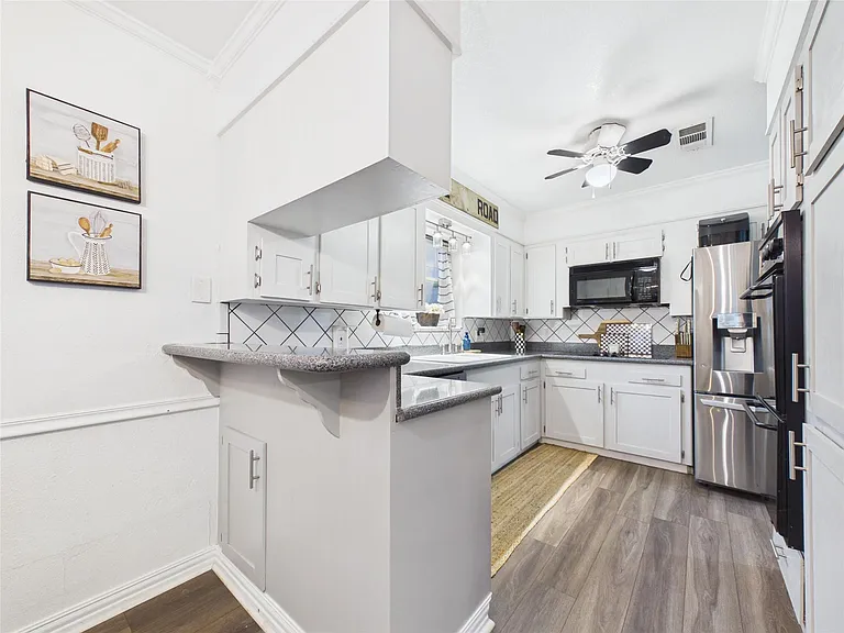 2612 Perry Ln — Photo 10