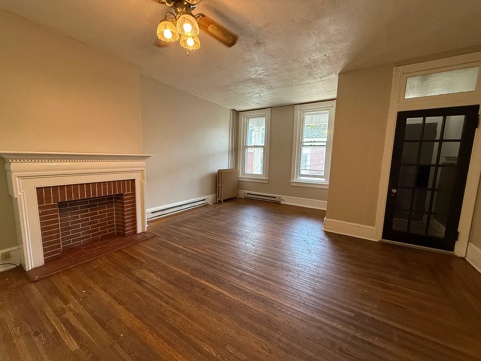 218 Fairview St — Photo 2