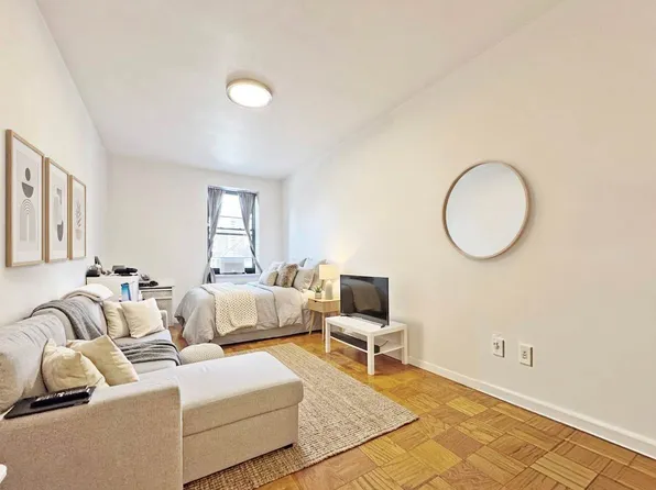 335 West 29th Street image 1 of 6