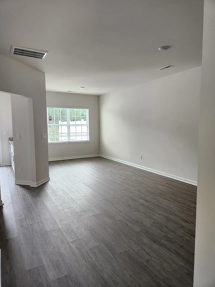 3 bed, 2.5 bath, 1428 sqft, $1,750 — Photo 2