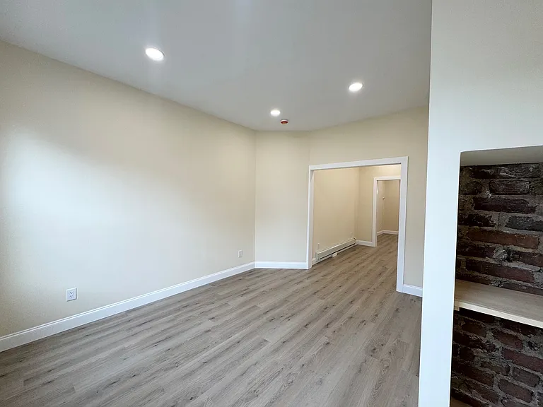 1166 Summit Ave #2R — Photo 12