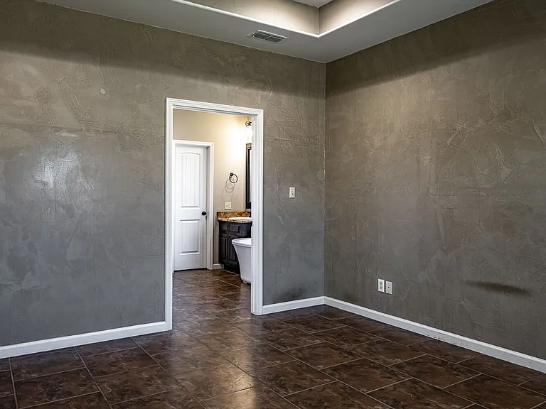 136 Dos Caballos — Photo 13