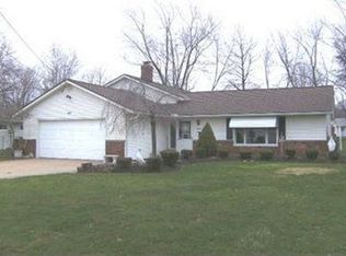 983 Millridge Rd, Highland Hts, OH 44143