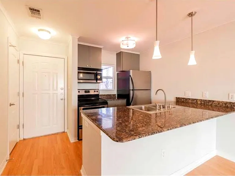1422 Collier St #206 — Photo 1