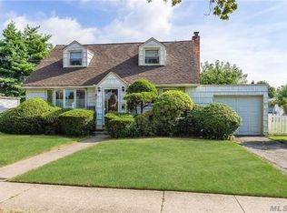 427 Berg Ave, East Meadow, NY 11554