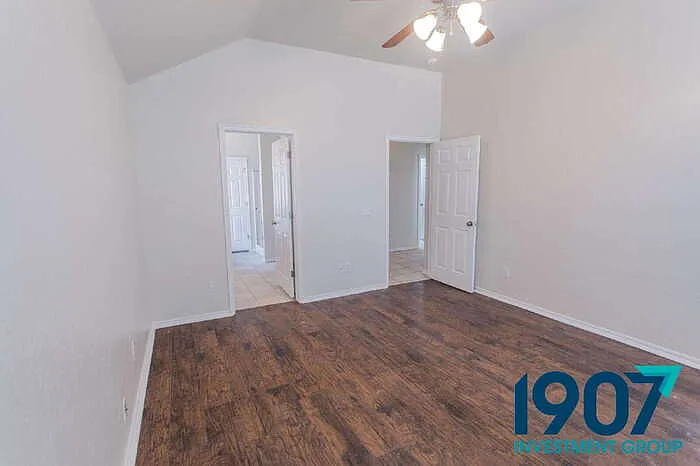 501 Madeline Ln — Photo 28