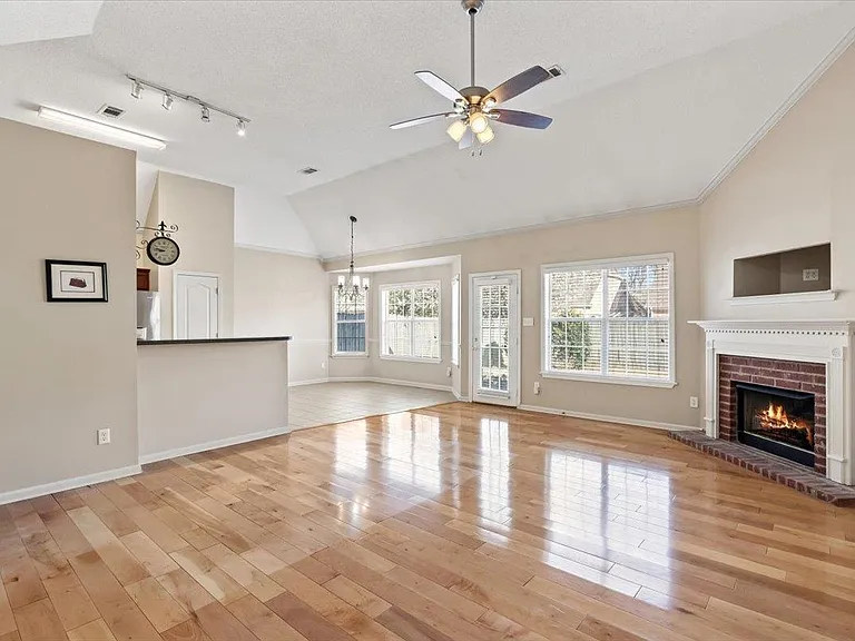 9294 S Fairmont Cir — Photo 3
