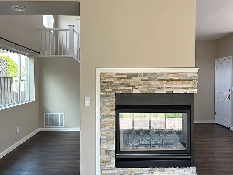 18106 Stonehaven Dr — Photo 1
