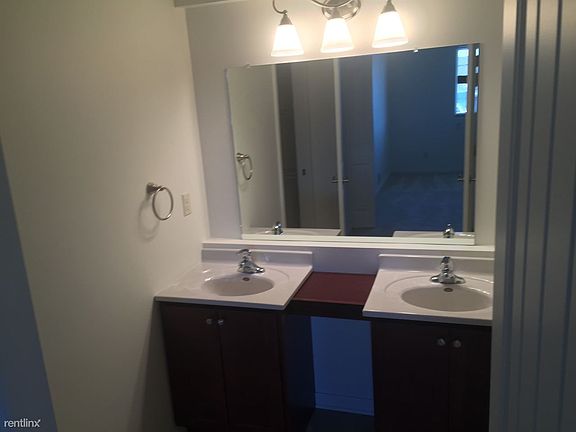 Bathroom with 2 sinks