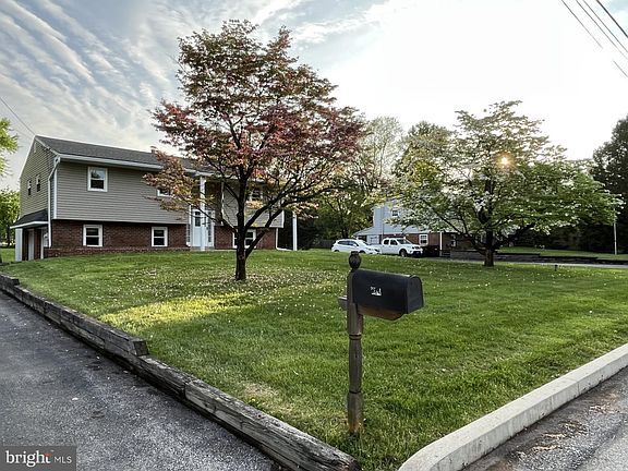 2nd image of 1184 S Evergreen Dr