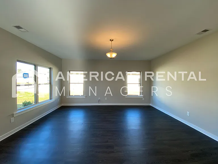 215 White Oak Cir — Photo 9