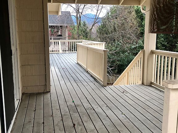 4th image of 163 Country Hill Dr